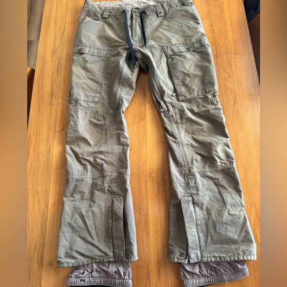 Burton slim fit distressed cargo snowboarding pants men's large
